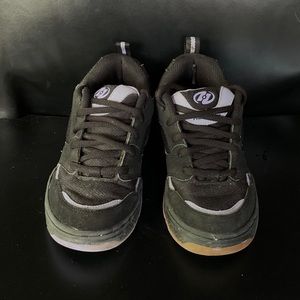 HEELYS ● Black and Purple Wheeled Sneakers ● Y2K